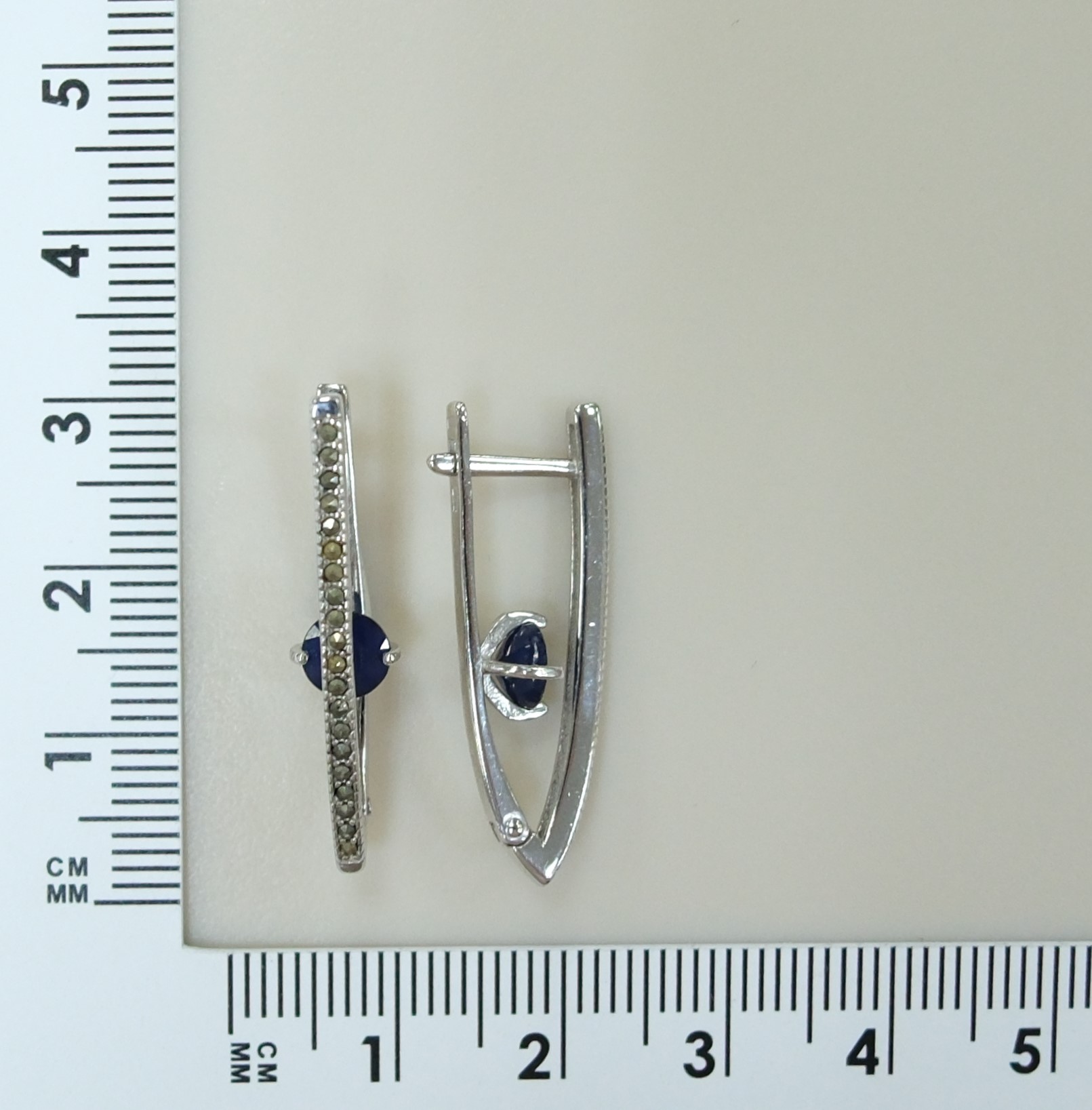 Серебряные серьги с сапфирами